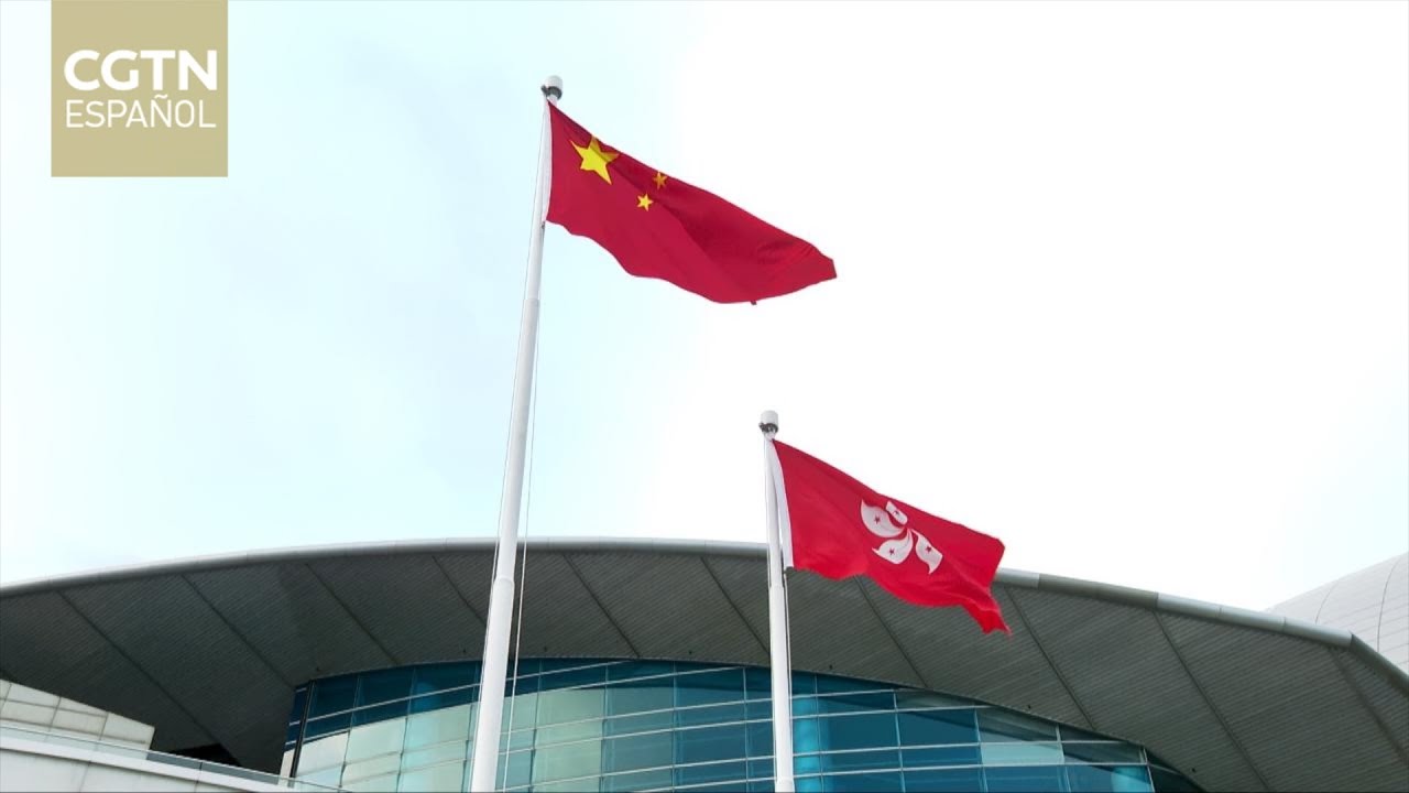 Las RAE de Macao y Hong Kong realizan ceremonias de izamiento de bandera con motivo del Año Nuevo