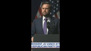 Download lagu JD Vance Gives Middle Finger mp3