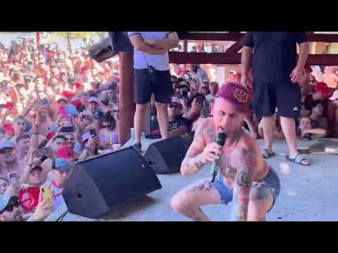 Ke personajes - Otro dia mas (en vivo)