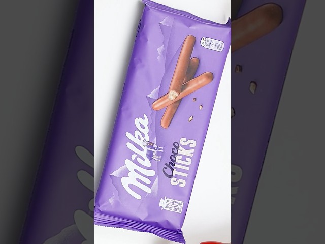 Vídeo relacionado con Milka Choco Sticks Palitos de Galleta Cubiertos de Chocolate con Leche de los Alpes, 112g
