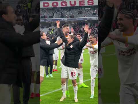 Aleksey Batrakov ve Stade Pierre Mauroy’u Ali Sami Yen'e çeviren muhteşem Galatasaray taraftarı! 💛❤️