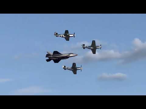 USAF Legacy Flight with 3 P-51’s and F-35 at Oshkosh 2022