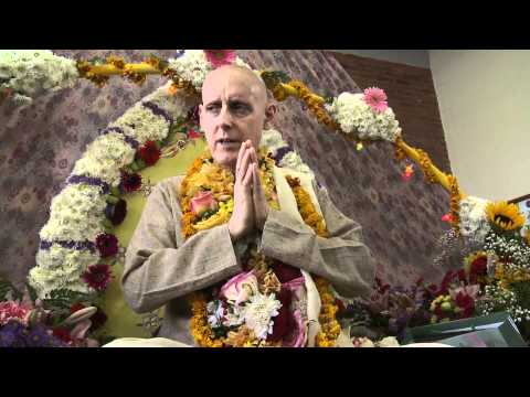 2011.10.22. Vyasa Puja part 4 Pushpanjali HG Sankarshan Das Adhikari - Kaunas, Lithuania