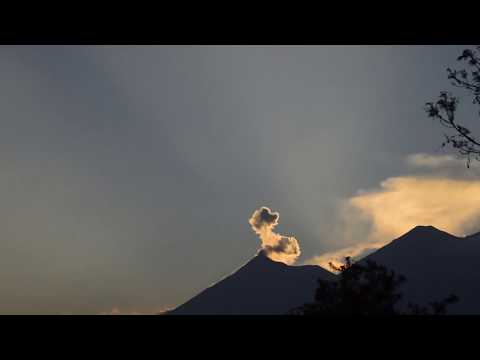 Vulcão fuego e acatenango Guatemala flute time lapse