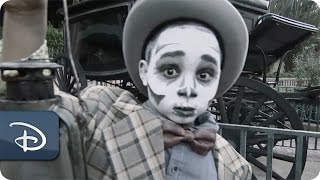 DIY Halloween: Haunted Mansion Hitchhiking Ghost-Inspired Makeup