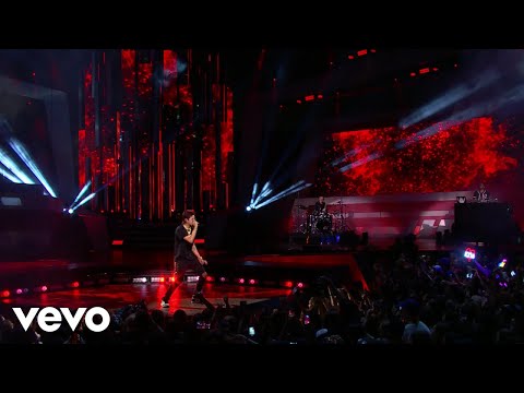 Kris Wu - 18 / Like That / Deserve (Live From iHeartRADIO MMVAs)