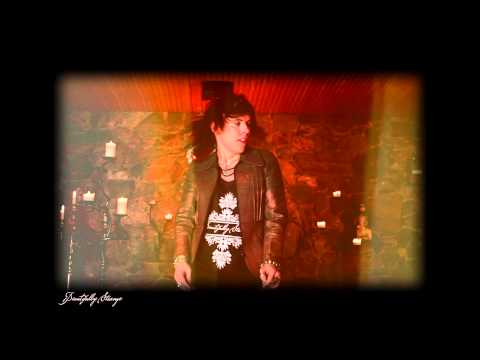 download lagu mp3 mp4 Beautifully Strange The Struts, download lagu Beautifully Strange The Struts gratis, unduh video klip Beautifully Strange The Struts