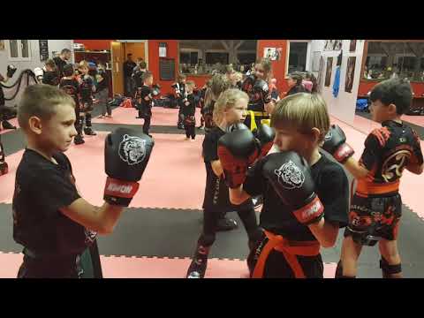 Kickboxen in Freiburg Kinder von 7 bis 11 Jahre bei Karls Fightclub