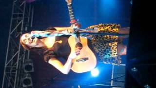 holly throsby sings berlin chair whilst standing horizontally