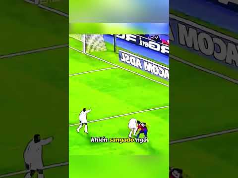 Trong một pha tranh chấp, Salgado dùng đầu gối thúc vào mông Ronaldinho