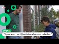 Kinderen verkopen kinderpostzegels voor het goede doel