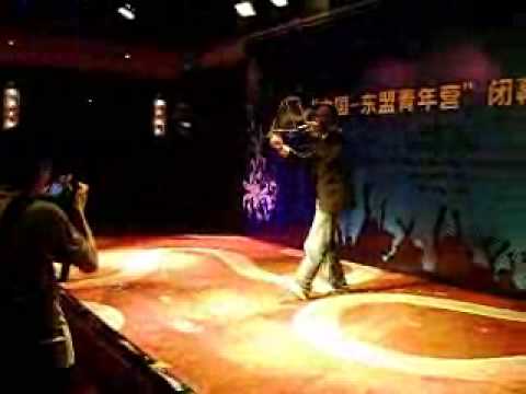 Nazmo performing 'Gelek' in China