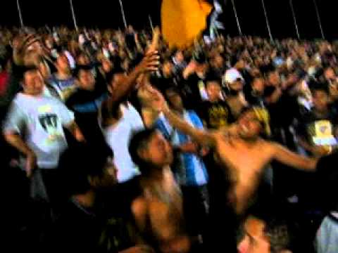 "REBEL Soy de pumas desde que estaba en la cuna PUMAS MONTERREY 2011" Barra: La Rebel &bull; Club: Pumas