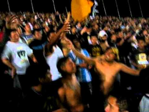 "REBEL Soy de pumas desde que estaba en la cuna PUMAS MONTERREY 2011" Barra: La Rebel • Club: Pumas • País: México