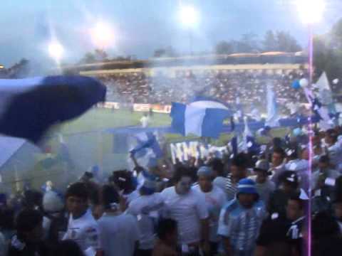 "La Demencia Celaya Pamela Chu final de ascenso Celaya vs Chivas 21-05-2011" Barra: La Demencia &bull; Club: Celaya