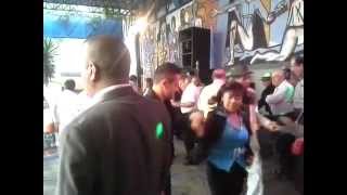 sonido el pato  aun con lluvia la gente goza que goza