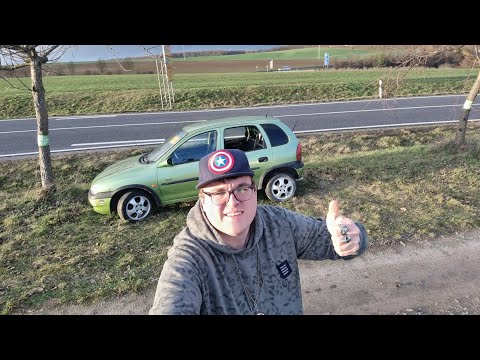Verlassener Opel Corsa B 1.0 Kleinwagen Opel Corsa Fünftürer Bj 1997–2000 entdeckt