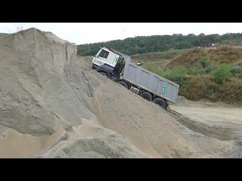 Tschann zeigt anfahren mit TATRA Phoenix Schwerlastkipper auf 65% Sandrampe.