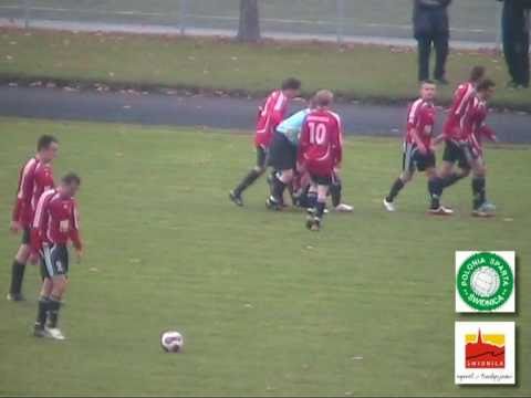 Gol Przemysława Kotlarza na 1:1. Polonia-Sparta Świdnica - Motobi Kąty Wrocławskie