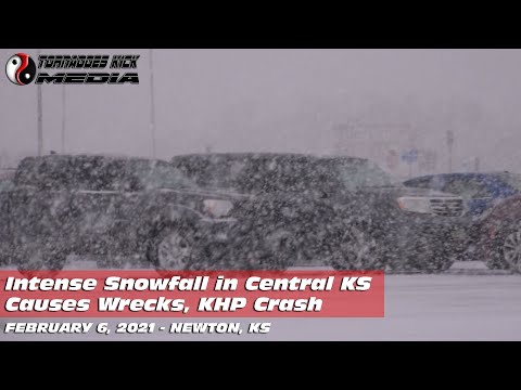 Intense Snowfall Whiteout & Crashes - 2/6/2021 Newton, KS