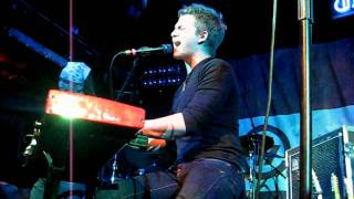Hunter Hayes performing &quot;Cry With You&quot; at The Troubadour