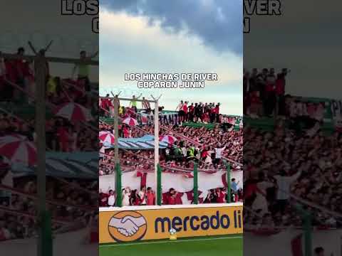 "¡COPARON TODO! Impresionante la cantidad de hinchas de River presentes en Junín." Barra: Los Borrachos del Tablón &bull; Club: River Plate &bull; País: Argentina