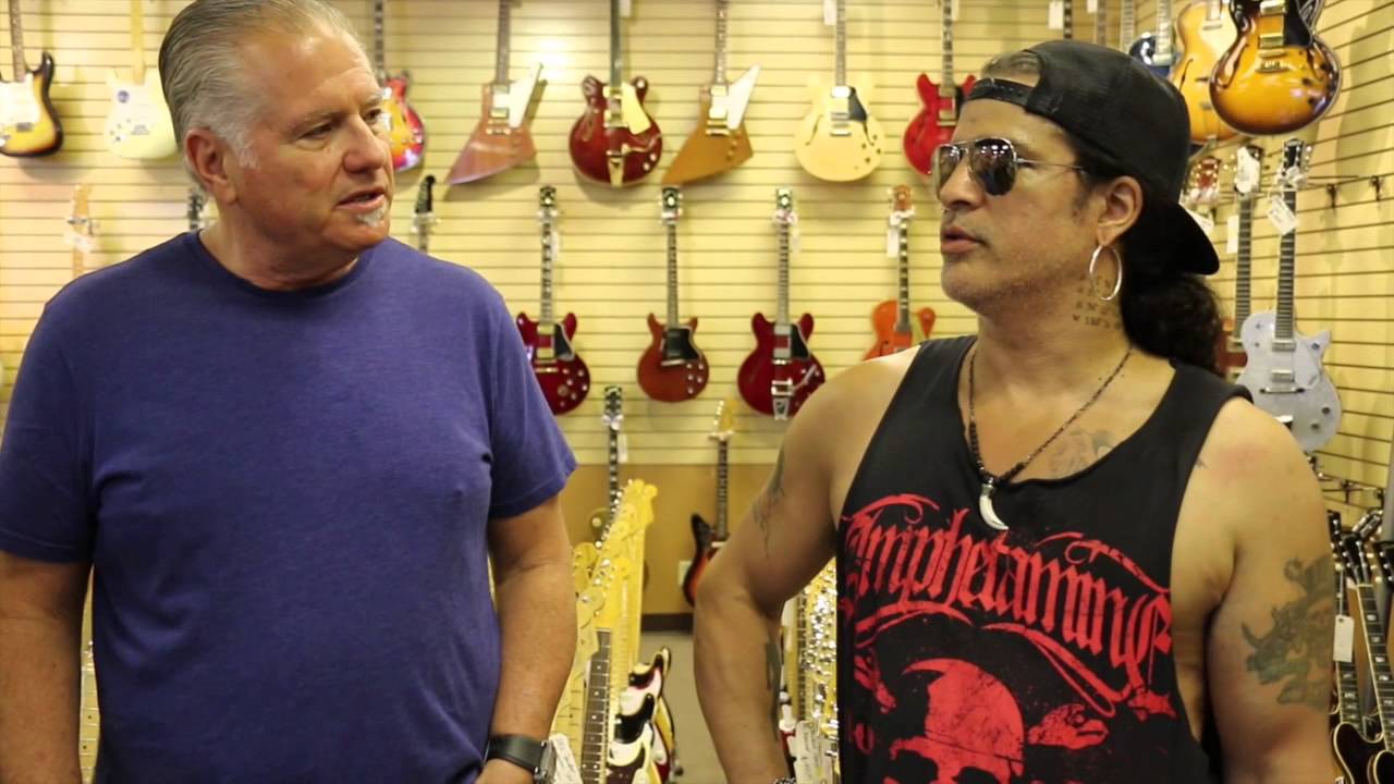 Slash stops by Norman's Rare Guitars - YouTube