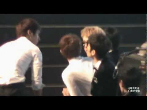 111129 MAMA 2011 - Hyunseung Fancam (1)