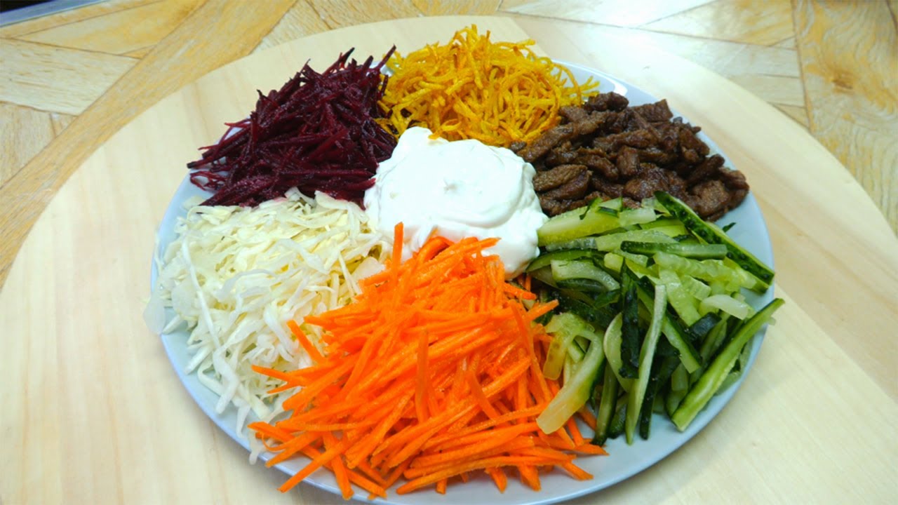 салат козел с корейской морковью. салат козел. салат козёл в огороде с мясом. салат козел с корейской морковью. салат огород с чипсами.