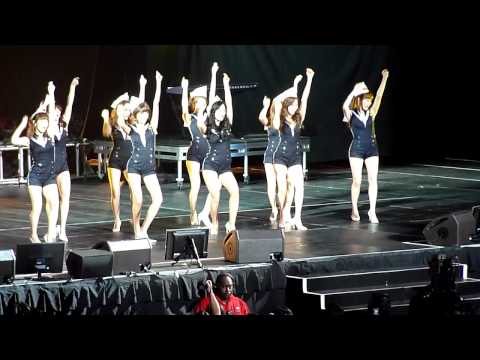 [Fancam]100904 SNSD Tell Me Your Wish (Genie) - SMTown 2010 LA