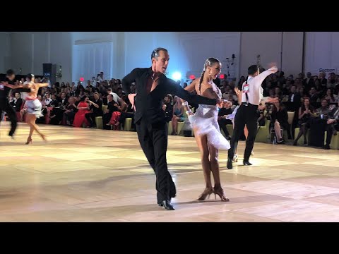Riccardo Cocchi - Yulia Zagoruychenko - Cha Cha I World Professional Latin 2019