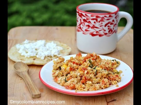 Huevos Pericos (Scrambled Eggs with Tomato and Scallions)