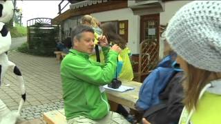 preview picture of video 'Karlotta unterwegs: Mit Geocaching auf der Suche nach der gesunden Milch'