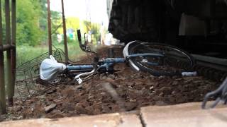 preview picture of video 'Śmiertelne potrącenie rowerzysty przez pociąg na PKP Radość.'