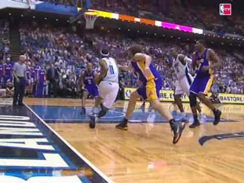 Courtney Lee Takes It to the Rack