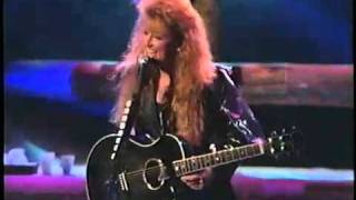 The Judds - Give A Little Love (farewell concert)