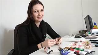 EXCLUSIV VIDEO FOTO - Povestea impresionantă a sibiencei care pictează mărţişoare pe ghinde ca să ajute bolnavii 5 video