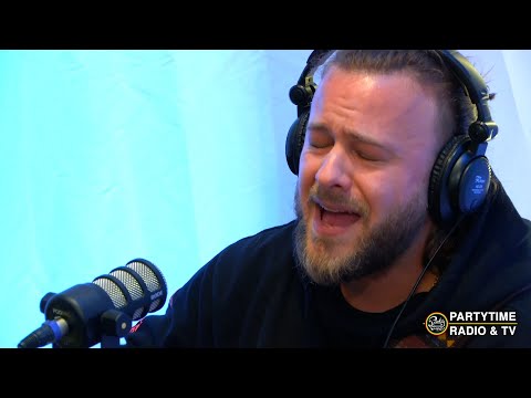 Freestyle Volodia "Melanine" acoustic at Party Time Radio - 12 MARS 2023