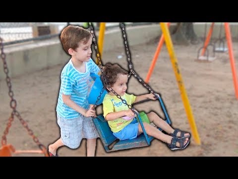 CRIANÇAS BRINCANDO no PARQUINHO e PRACINHA 2 - VÍDEO Infantil para Crianças - Israel
