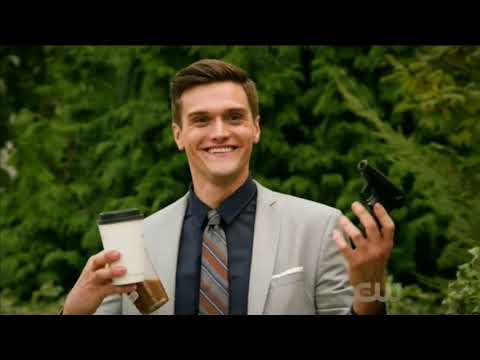 The Flash 4x06 Opening scene Barry and Dibny get robbed