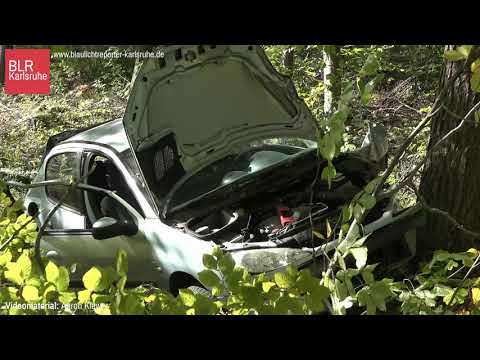 PKW FLIEGT IN WALD: Schwerer Unfall zwischen Helmsheim und Obergrombach