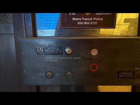 Modded US Hydraulic Platform Elevator at WMATA - Rosslyn Station, Rosslyn - Arlington, VA