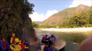preview picture of video 'Rafting 07 Luglio 2012 Scopello (VC) - Tuffi 02'