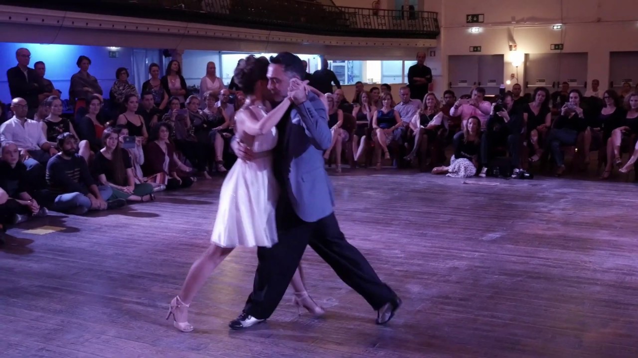 Video thumbnail for Alejandro Larenas y Marisol Morales - Tres Esquinas (Lisboa Show)