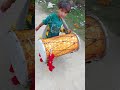 पांच साल के बच्चे ने ढोल बजाकर मचाया त�