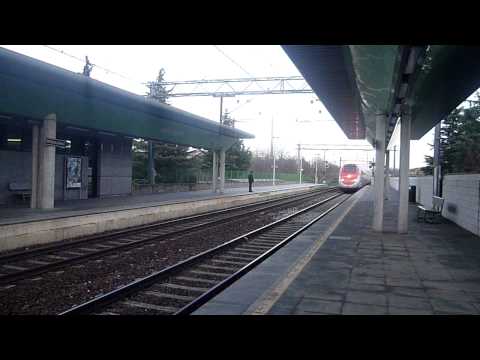 ES* italia AV-frecciarossa 9528 in transito a rescaldina Ferrovie Nord Milano