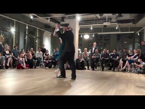 Demetrio Scafaria & Maude Andrey - El Aeroplano