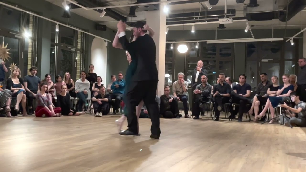 Demetrio Scafaria & Maude Andrey - El Aeroplano