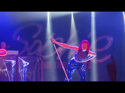 Sophie and the Giants - Hypnotized LIVE • Milano [01/12/22] 4K