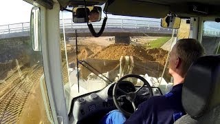 preview picture of video 'Volvo L110E Wheelloader Pushing Sand Under A Bridge: GoPro Hero3 Black Edition'